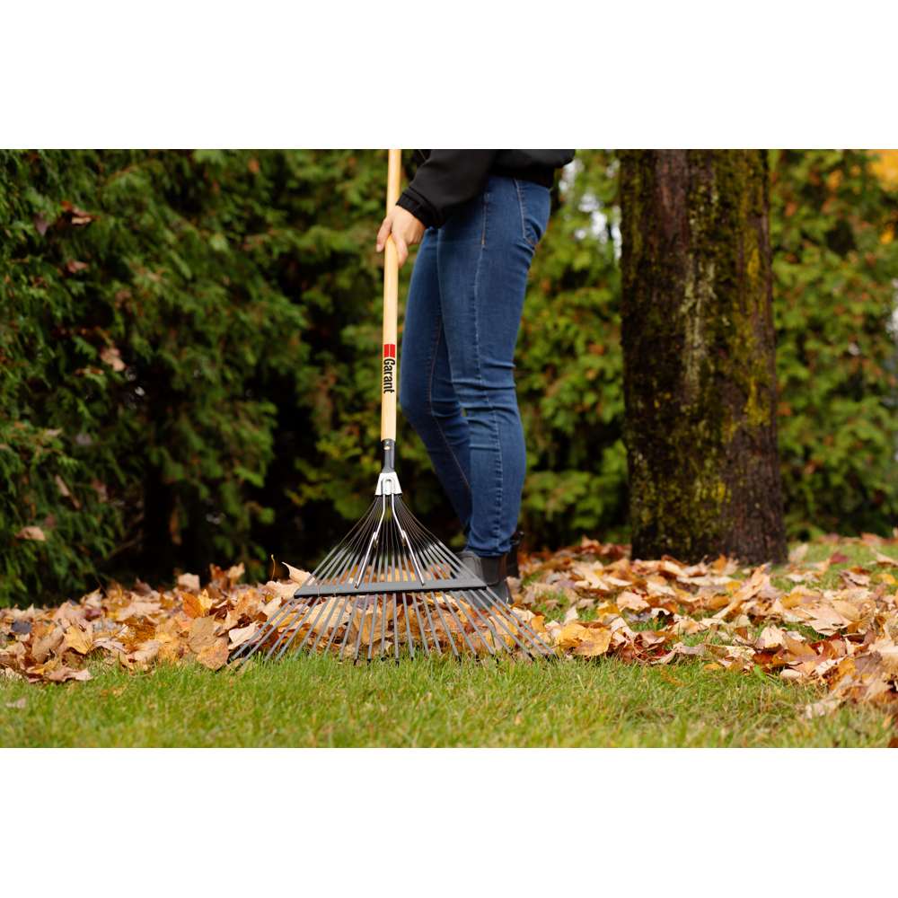 Springback lawn rake