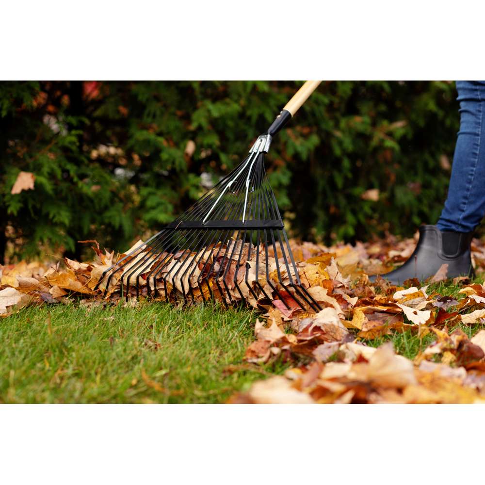 Springback lawn rake