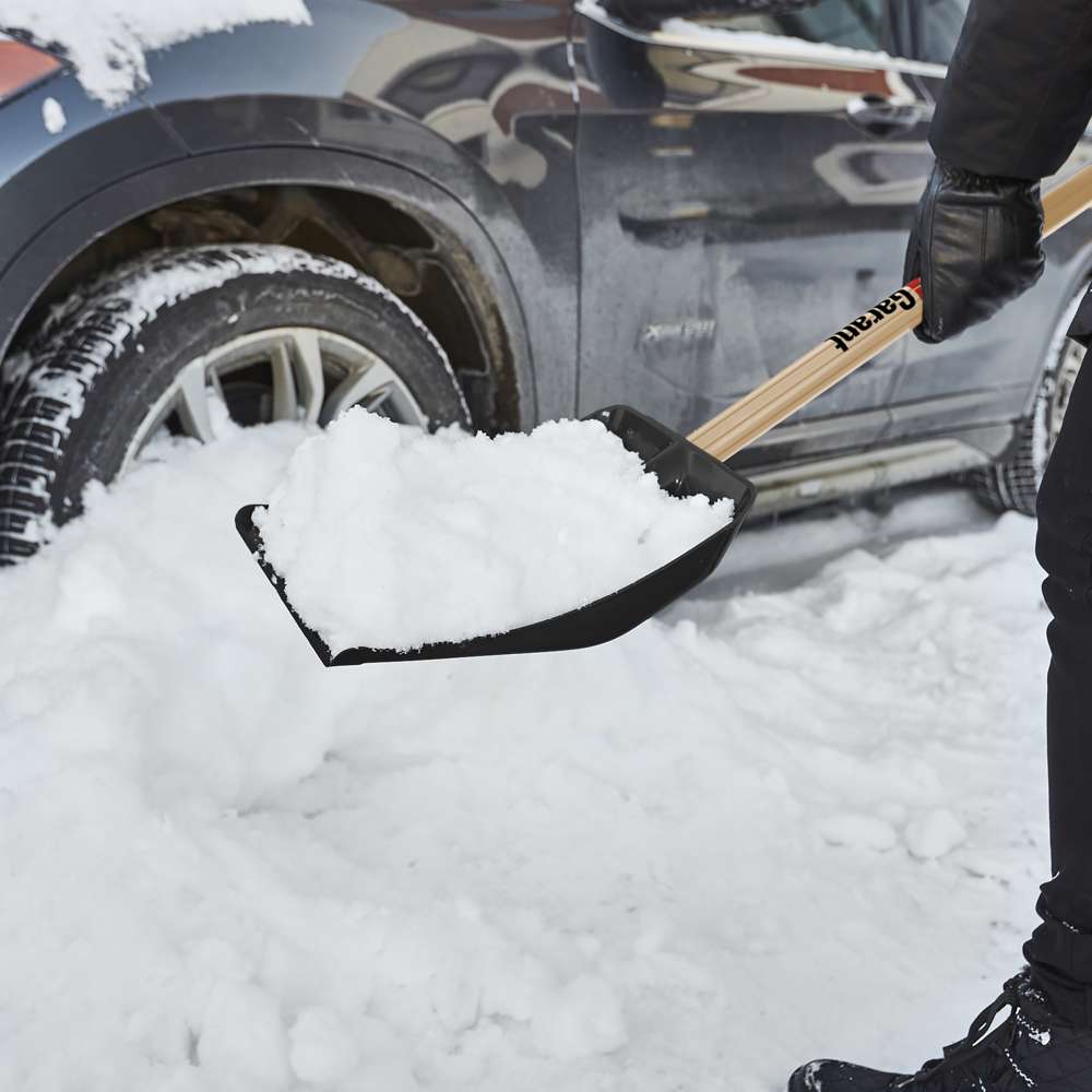 Snow shovel, 11" poly blade