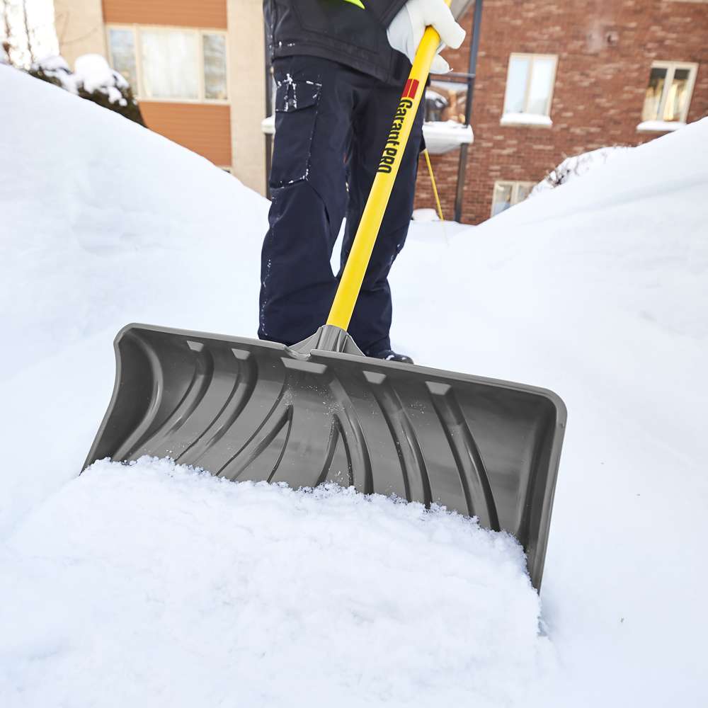 Snow pusher, 21" poly blade, steel wear strip