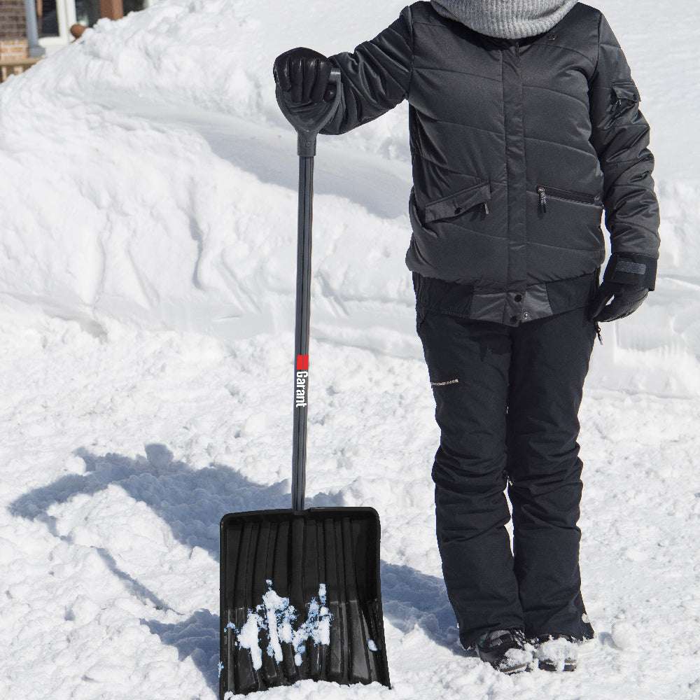 Snow shovel, 13.9" poly blade